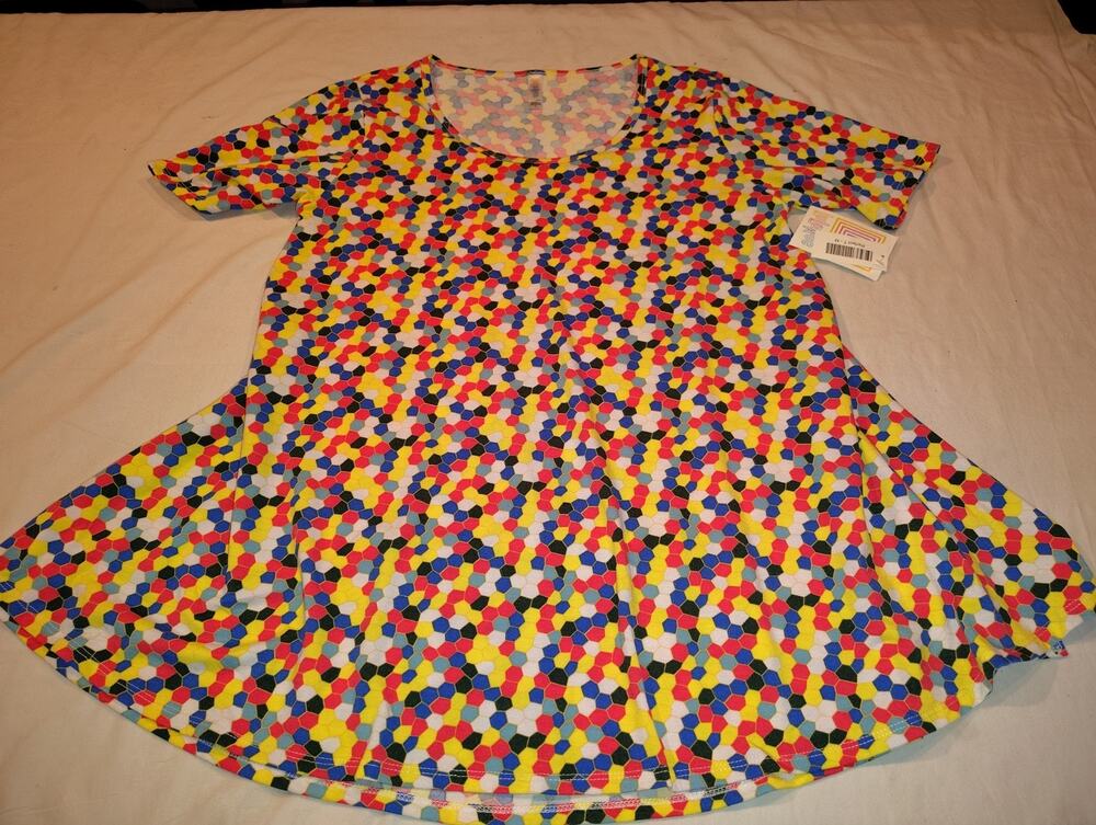 LuLaRoe Perfect T Short Sleeve Shirt Top Size Medium NWT M Geometric Pattern NEW